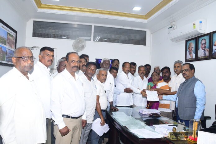 ದಲಿತ ಯುವಕನ ಹತ್ಯೆ ಮಾಡಿರುವ ಆರೋಪಿಗಳ ಬಂಧನಕ್ಕೆ ಆಗ್ರಹ